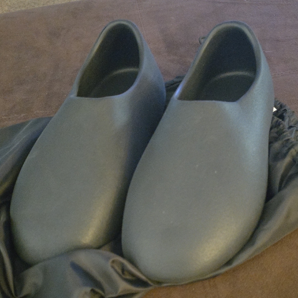 brand new yeezy size 12